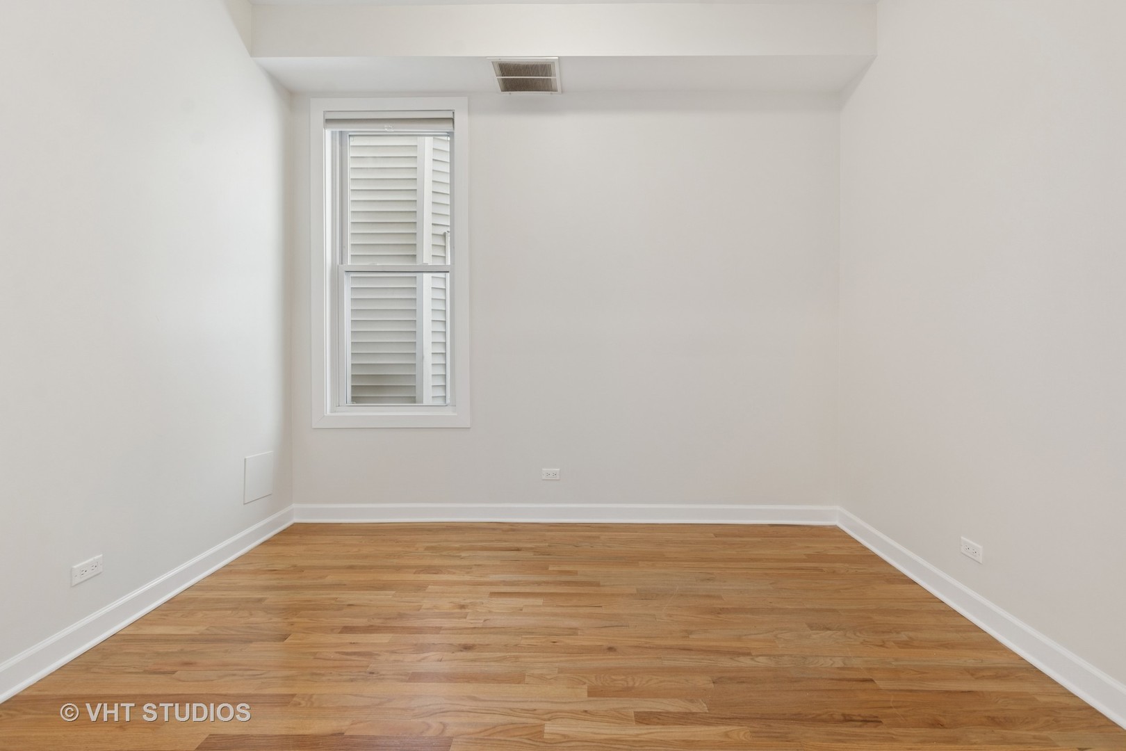 1037 W OAKDALE Avenue