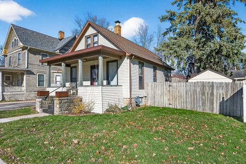 Tiny photo for 222 Leland Street, Bloomington, IL 61701 (MLS # 12592512)