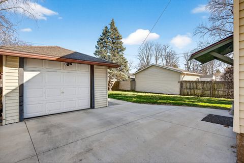 Tiny photo for 222 Leland Street, Bloomington, IL 61701 (MLS # 12592512)