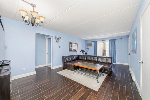 Tiny photo for 142 Klein Creek Court #B, Carol Stream, IL 60188 (MLS # 12575637)