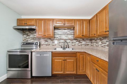 Tiny photo for 142 Klein Creek Court #B, Carol Stream, IL 60188 (MLS # 12575637)