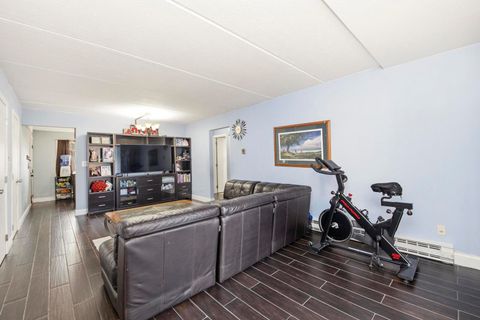 Tiny photo for 142 Klein Creek Court #B, Carol Stream, IL 60188 (MLS # 12575637)