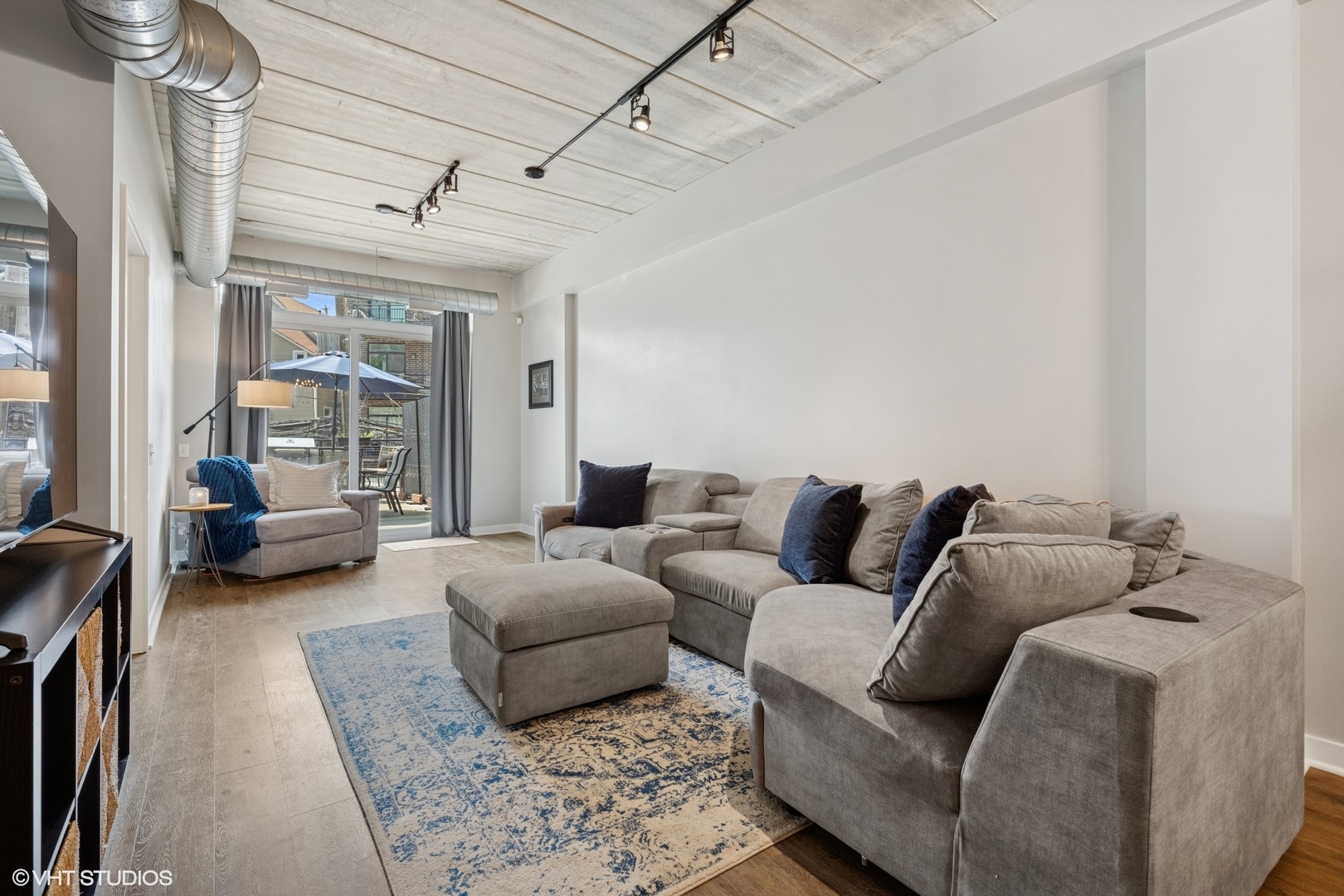 3260 N CLARK Street 202