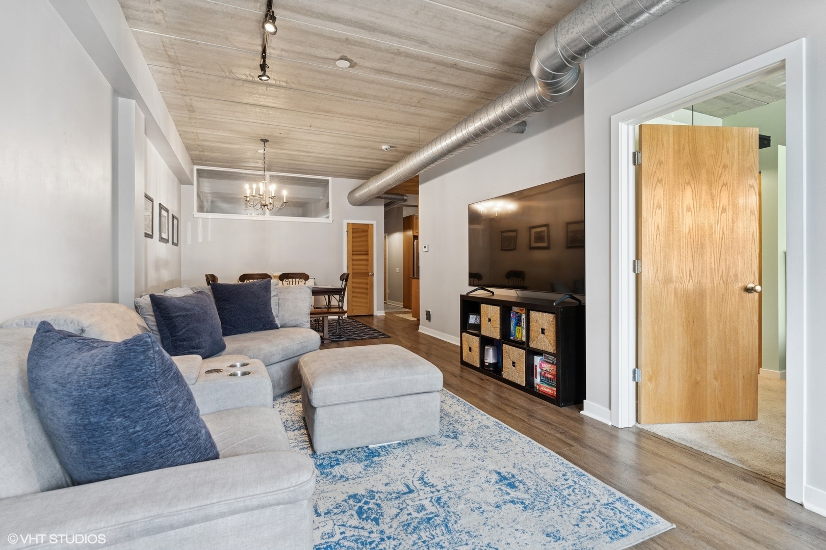 3260 N CLARK Street 202