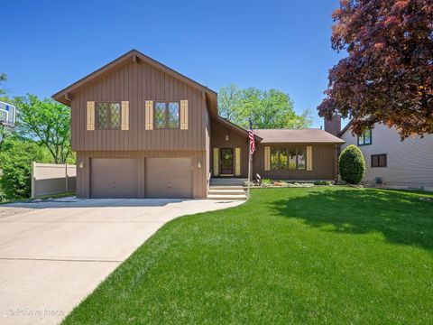 Photo of 1925 Glencoe Street, Wheaton, IL 60187 (MLS # 12647181)