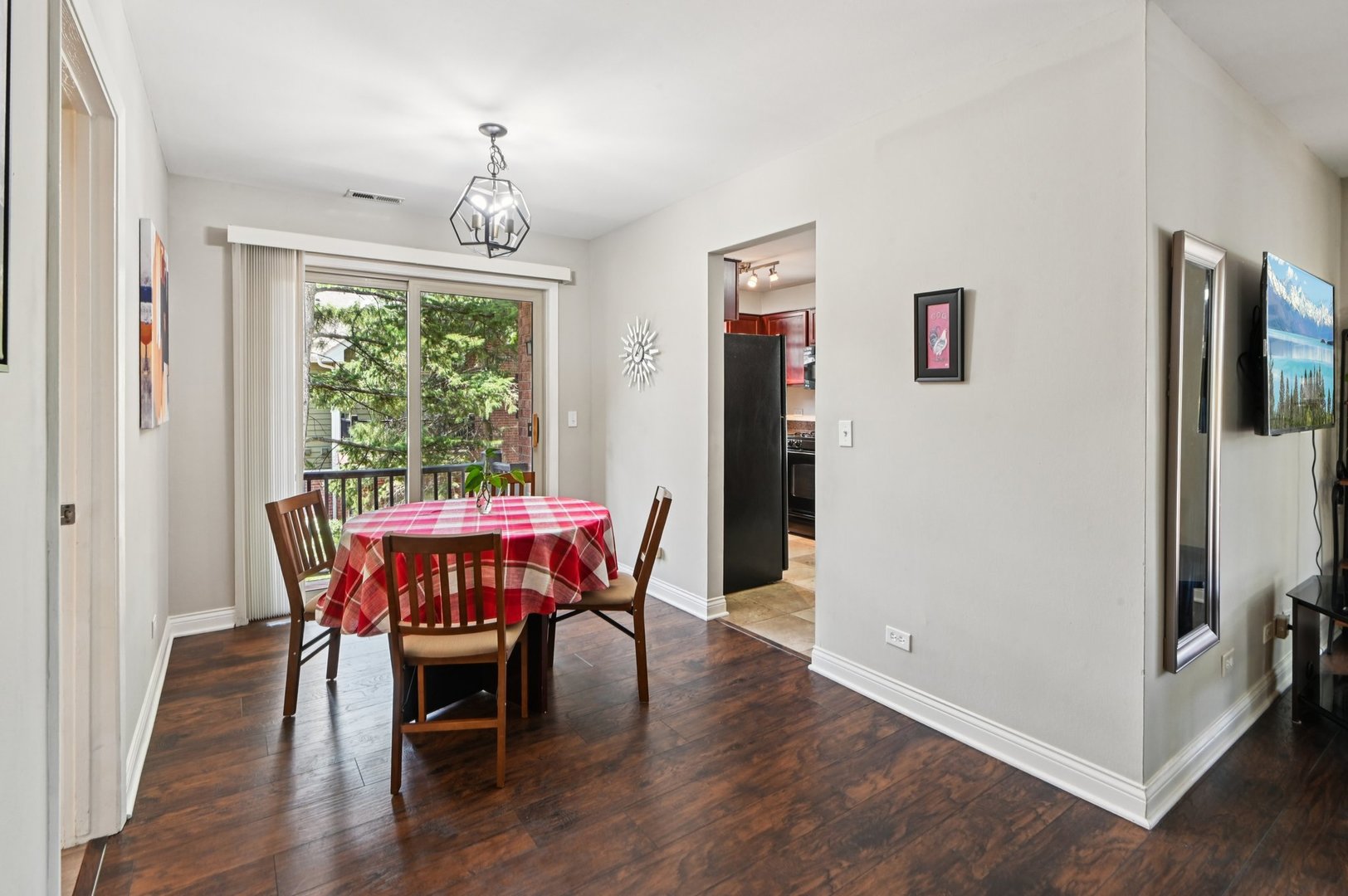 1543 Raymond Drive 204