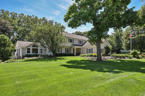 Photo of 381 Grayfriars Lane, Inverness, IL 60067 (MLS # 12669378)