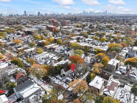 Tiny photo for 2135 W Leland Avenue, Chicago, IL 60625 (MLS # 12515717)