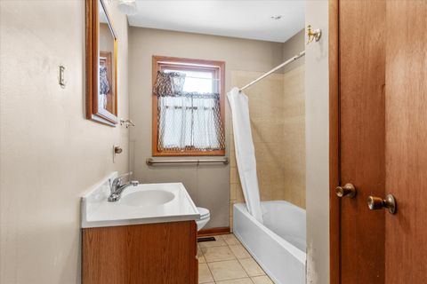 Tiny photo for 906 Lindenwood Drive, Aurora, IL 60506 (MLS # 12594258)