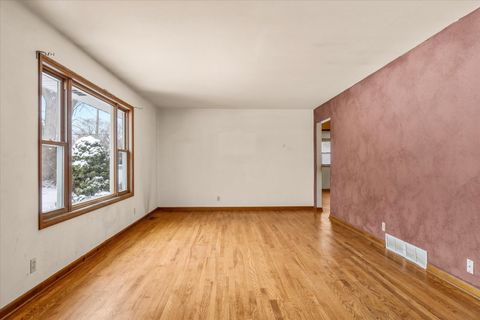 Tiny photo for 906 Lindenwood Drive, Aurora, IL 60506 (MLS # 12594258)