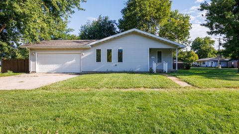 Tiny photo for 800 W Hamilton Street, Atlanta, IL 61723 (MLS # 12456014)