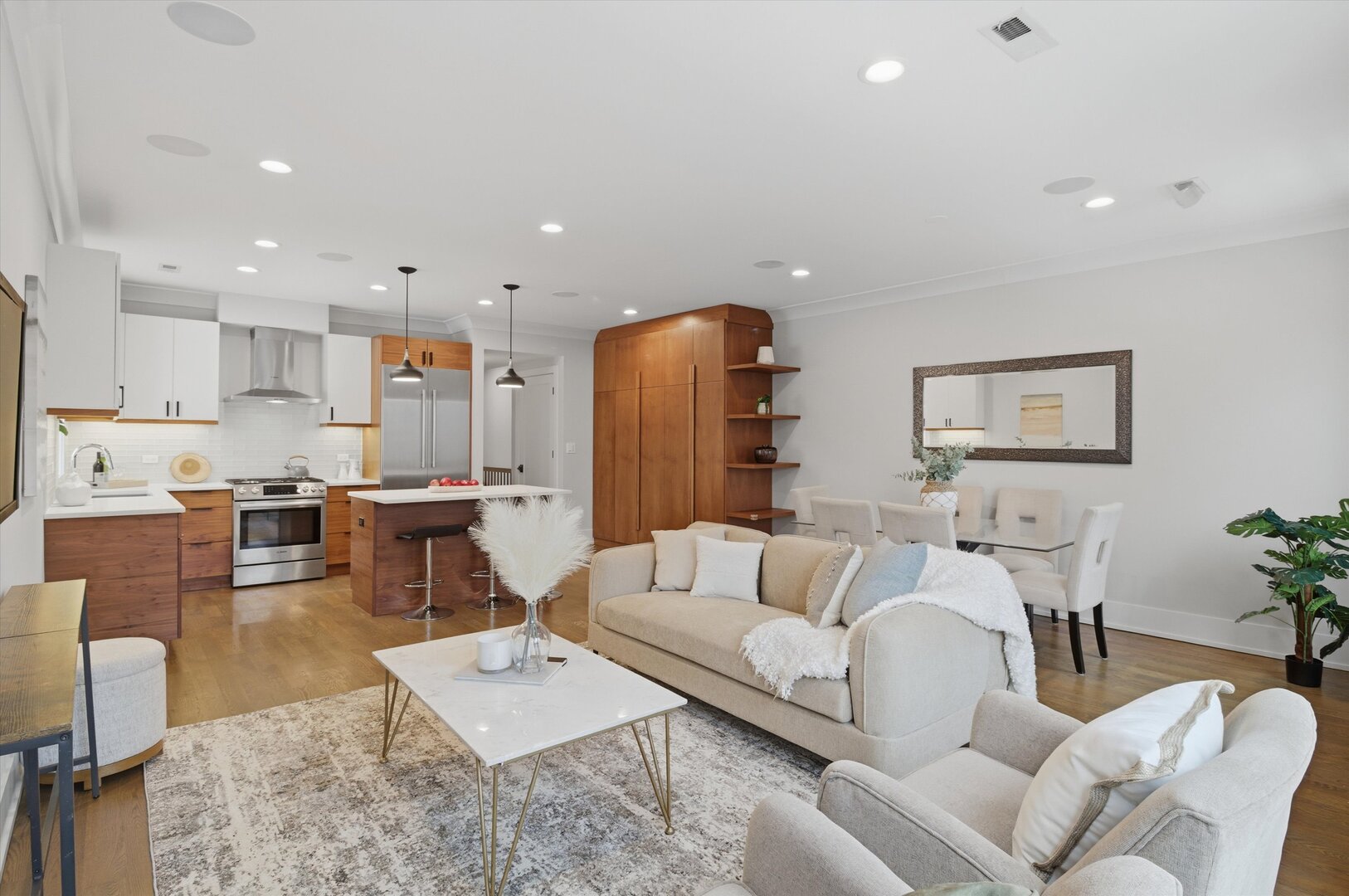 1304 N Hoyne Avenue 3