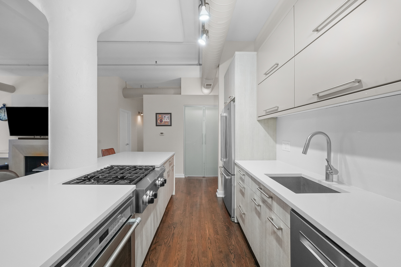130 S CANAL Street 517