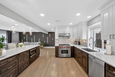 Tiny photo for Arlington Heights, IL 60004 (MLS # 12636519)