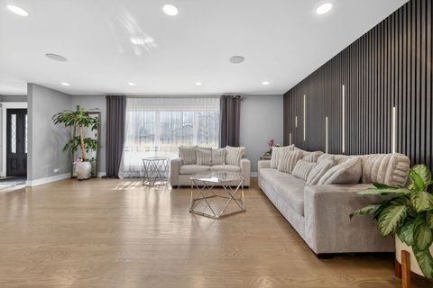 Tiny photo for Arlington Heights, IL 60004 (MLS # 12636519)