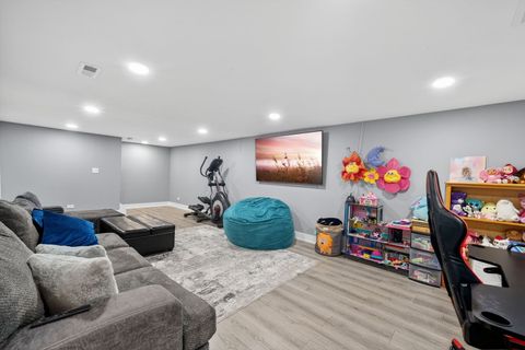 Tiny photo for Arlington Heights, IL 60004 (MLS # 12636519)