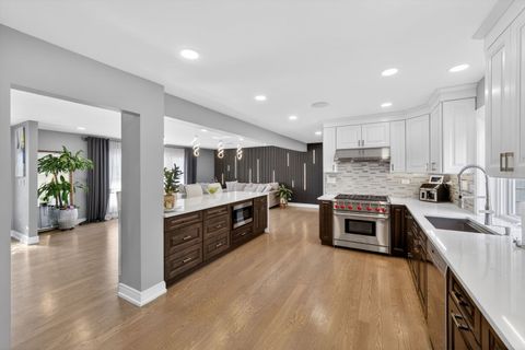 Tiny photo for Arlington Heights, IL 60004 (MLS # 12636519)