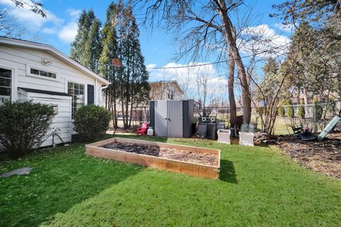 Tiny photo for Arlington Heights, IL 60004 (MLS # 12636519)