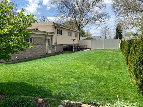 Tiny photo for 10681 Newbury Street, Westchester, IL 60154 (MLS # 12628468)