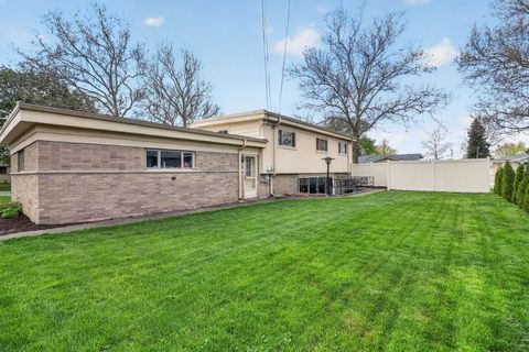 Tiny photo for 10681 Newbury Street, Westchester, IL 60154 (MLS # 12628468)