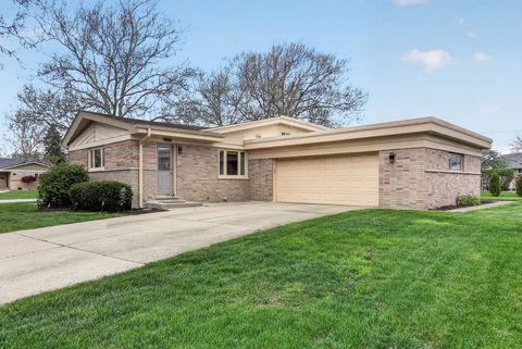 Tiny photo for 10681 Newbury Street, Westchester, IL 60154 (MLS # 12628468)