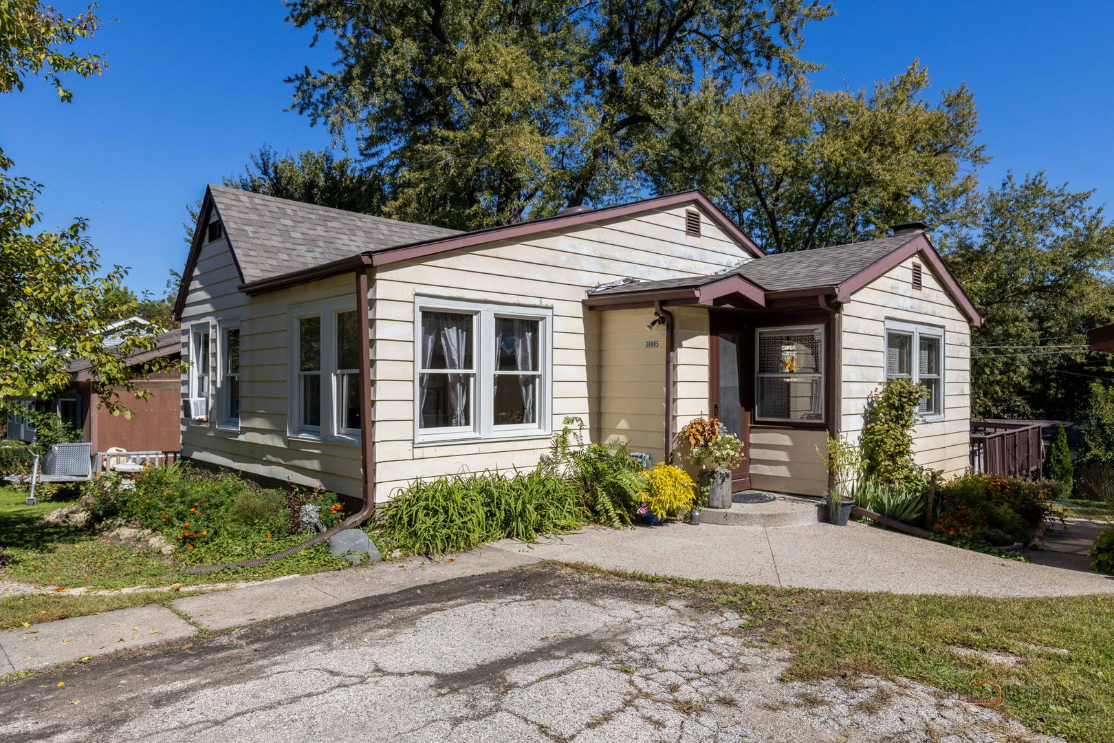 38805 N Belmora Park