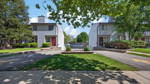 Tiny photo for 1108 E Jefferson Street #7, Bloomington, IL 61701 (MLS # 12639148)
