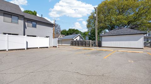 Tiny photo for 1108 E Jefferson Street #7, Bloomington, IL 61701 (MLS # 12639148)