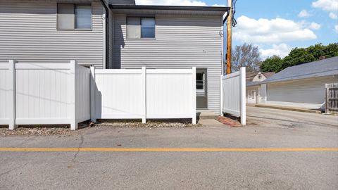 Tiny photo for 1108 E Jefferson Street #7, Bloomington, IL 61701 (MLS # 12639148)