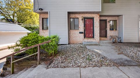 Tiny photo for 1108 E Jefferson Street #7, Bloomington, IL 61701 (MLS # 12639148)