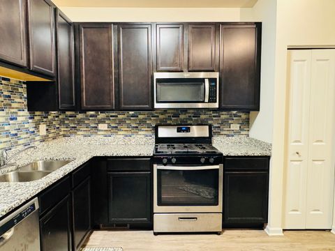 Tiny photo for 810 Four Seasons Boulevard, Aurora, IL 60504 (MLS # 12586129)