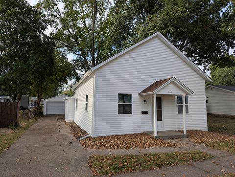 Photo of 605 E Overton Street, Tuscola, IL 61953 (MLS # 12481921)