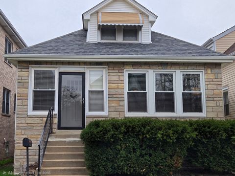Photo of 5471 N Parkside Avenue, Chicago, IL 60630 (MLS # 12610327)