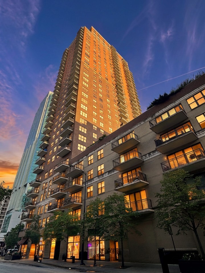 41 E 8th Street 1805