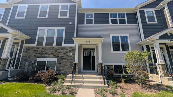 434 RED OAK CIR, FOX LAKE, IL 60020 - Image e89d3a760835ccbdad156e4c8aab6e7e/3196247837
