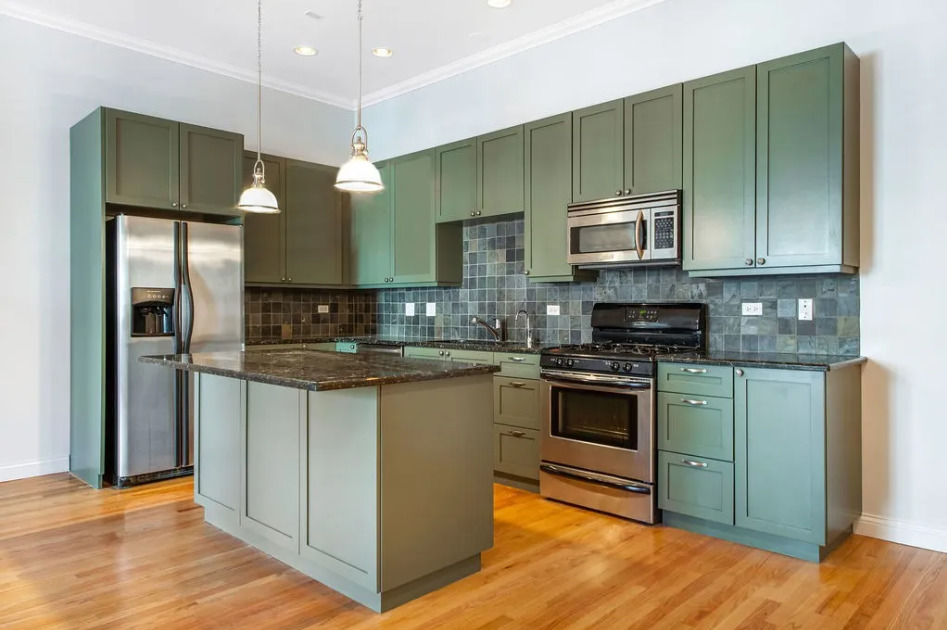 1555 N Wood Street 202