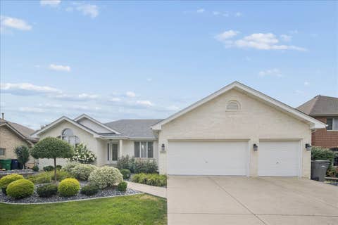 Photo of 18220 Hidden Valley Cove, Orland Park, IL 60467 (MLS # 12725800)