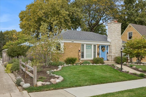 Tiny photo for 2542 S 6th Avenue, North Riverside, IL 60546 (MLS # 12785850)