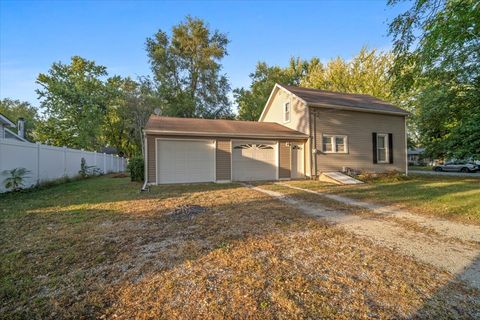 Tiny photo for 301 N 2nd Avenue, Chenoa, IL 61726 (MLS # 12525132)