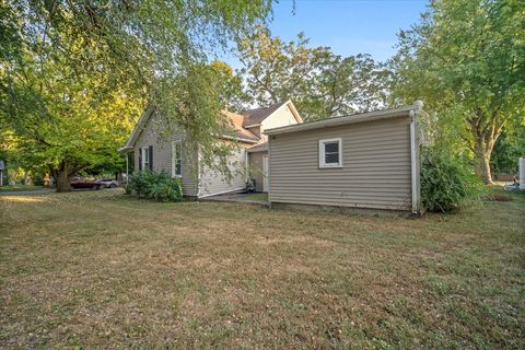 Tiny photo for 301 N 2nd Avenue, Chenoa, IL 61726 (MLS # 12525132)