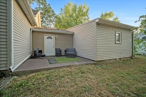 Tiny photo for 301 N 2nd Avenue, Chenoa, IL 61726 (MLS # 12525132)