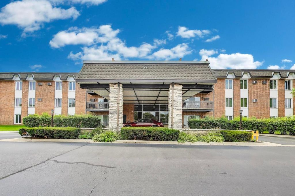 Photo for 4224 Saratoga Avenue #J110, Downers Grove, IL 60515 (MLS # 12443204)