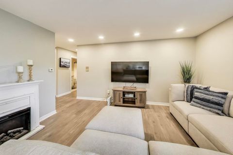 Tiny photo for 4224 Saratoga Avenue #J110, Downers Grove, IL 60515 (MLS # 12443204)