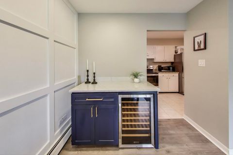 Tiny photo for 4224 Saratoga Avenue #J110, Downers Grove, IL 60515 (MLS # 12443204)