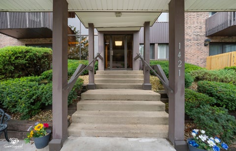 Photo of 1421 Woodbridge Road #1A, Joliet, IL 60436 (MLS # 12763200)