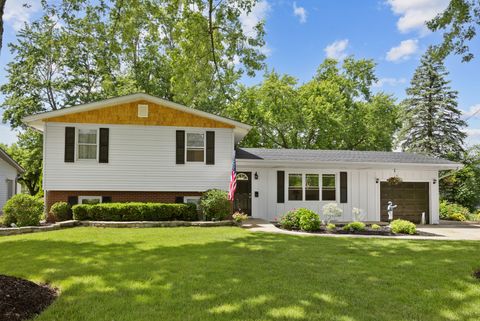 Photo of 586 Aztec Drive, Carol Stream, IL 60188 (MLS # 12620468)