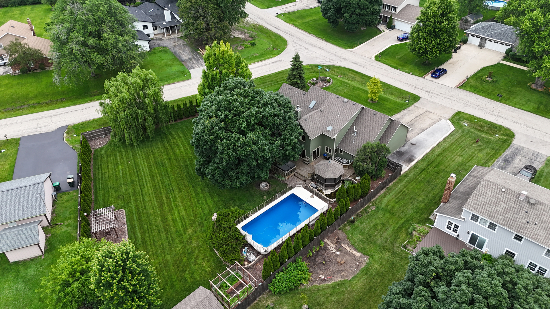 11S514 Webster Lane