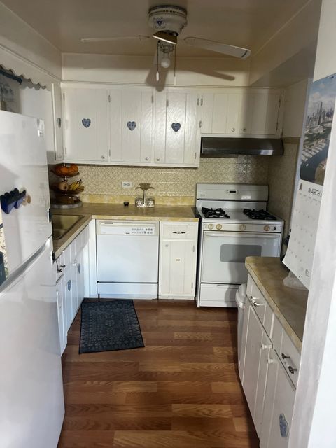 Tiny photo for 7100 99th Street #204, Chicago Ridge, IL 60415 (MLS # 12597017)