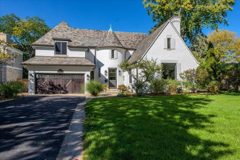 Photo of 2604 Blackhawk Road, Wilmette, IL 60091 (MLS # 12781416)