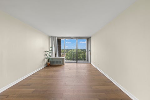 Tiny photo for 1043 S York Road #606, Bensenville, IL 60106 (MLS # 12757566)
